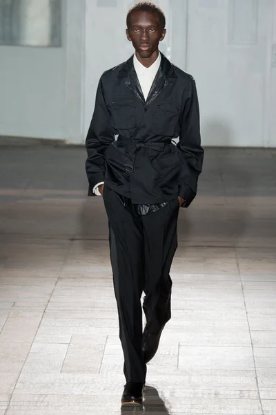 Look 18